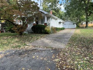 1423 S Hardy Avenue, Independence, MO 64052
