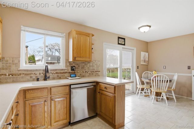 6350 Glastonbury Street, Westland, MI 48185