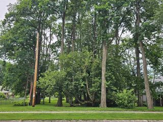 2411 W Memorial Drive, Janesville, WI 53548