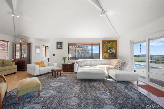 9750 Random Canyon Way, Creston, CA 93432