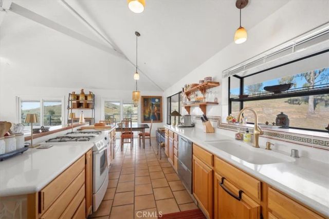 9750 Random Canyon Way, Creston, CA 93432