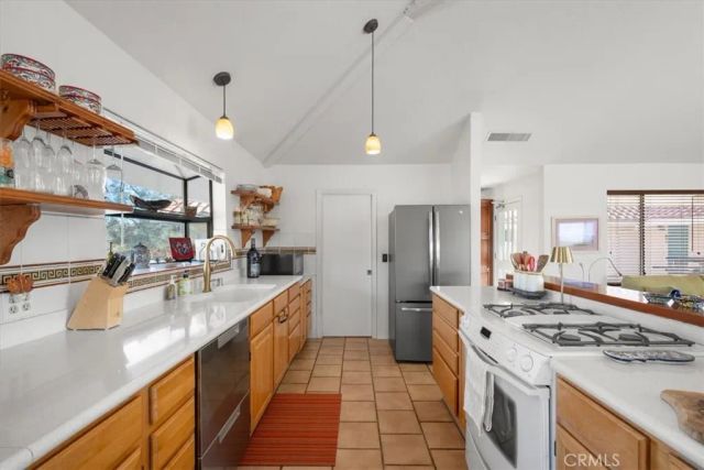 9750 Random Canyon Way, Creston, CA 93432