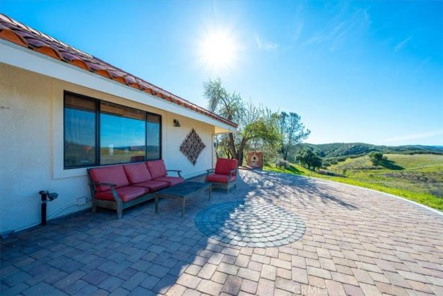 9750 Random Canyon Way, Creston, CA 93432