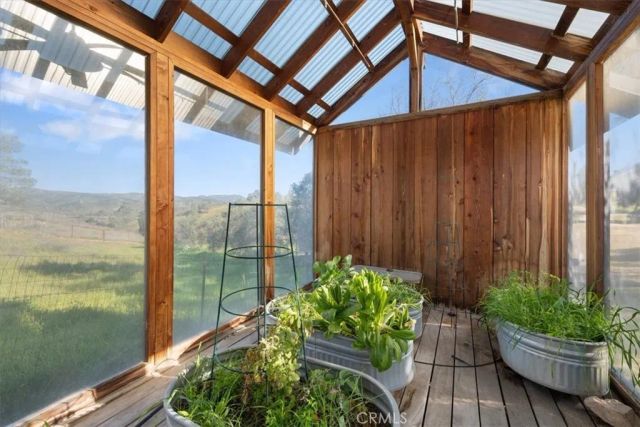 9750 Random Canyon Way, Creston, CA 93432