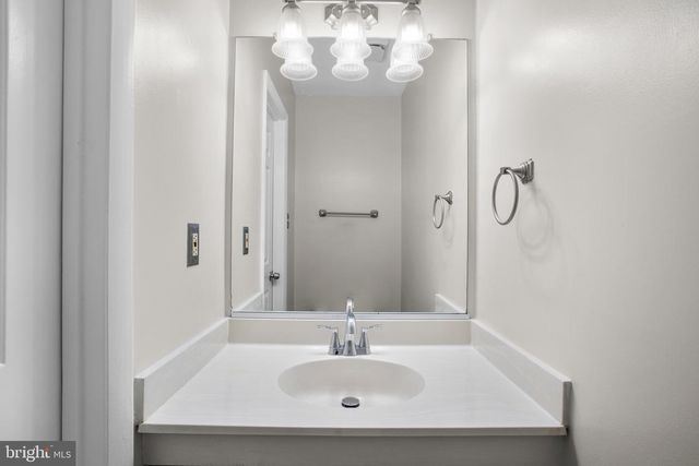 8113 WOODED GLEN CT, Ellicott City, MD 21043