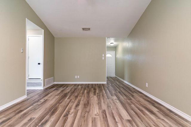 2 Finley Circle, Krum, TX 76249