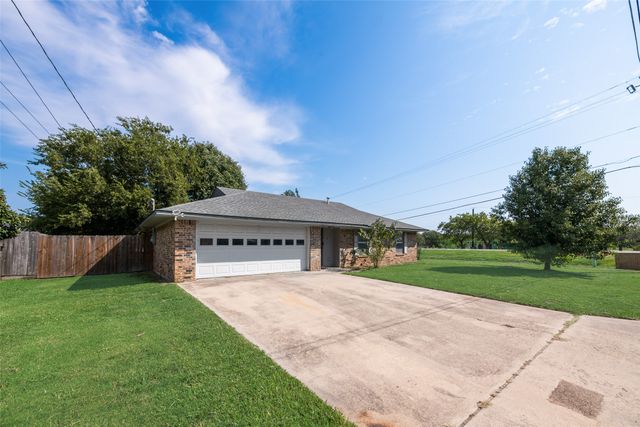 2 Finley Circle, Krum, TX 76249