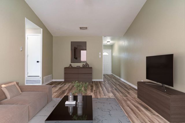 2 Finley Circle, Krum, TX 76249