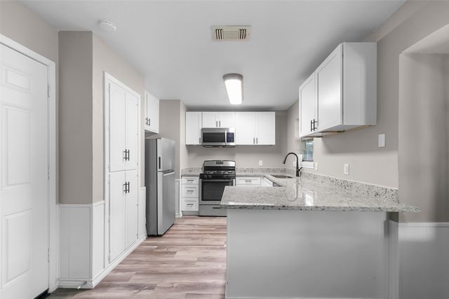 2 Finley Circle, Krum, TX 76249