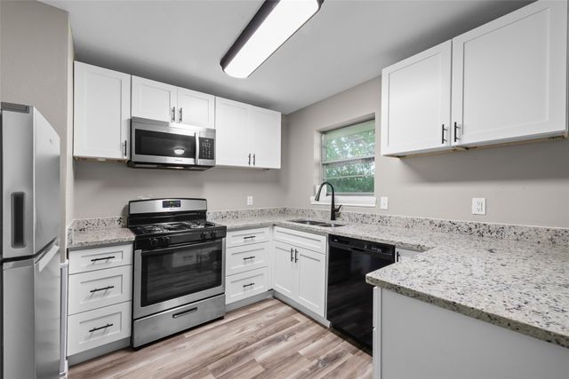 2 Finley Circle, Krum, TX 76249