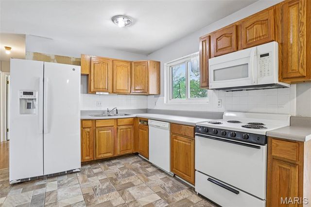 3219 Milissa Lane, St Louis, MO 63125