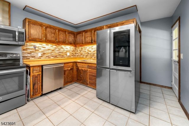 12 Mary Ann Rd, Jefferson Twp., NJ 07438