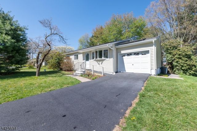 12 Mary Ann Rd, Jefferson Twp., NJ 07438