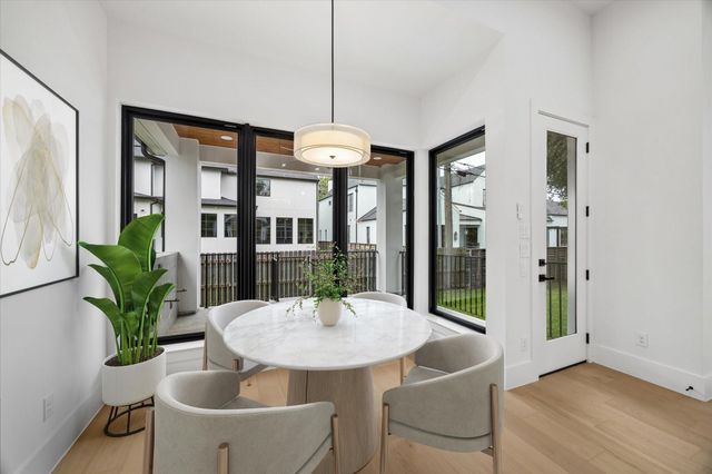 811 Woodstock, Bellaire, TX 77401