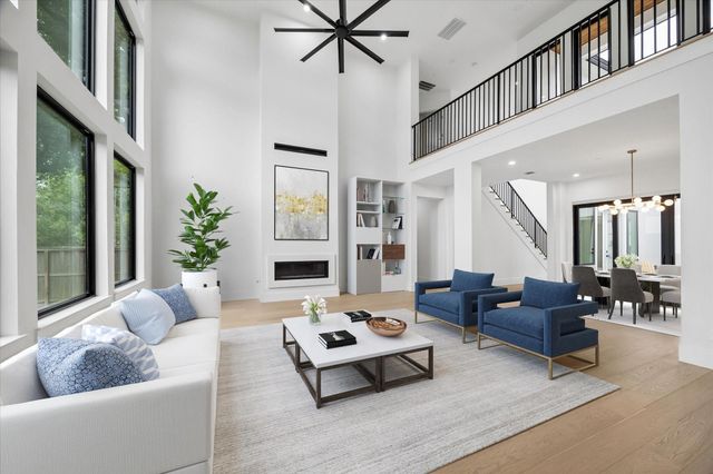 811 Woodstock, Bellaire, TX 77401