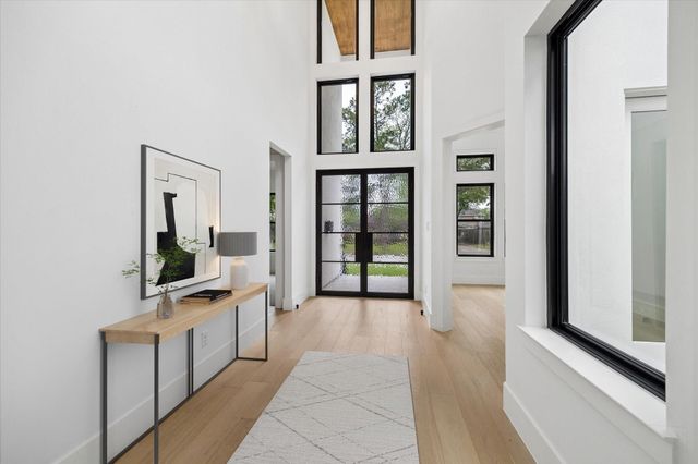 811 Woodstock, Bellaire, TX 77401