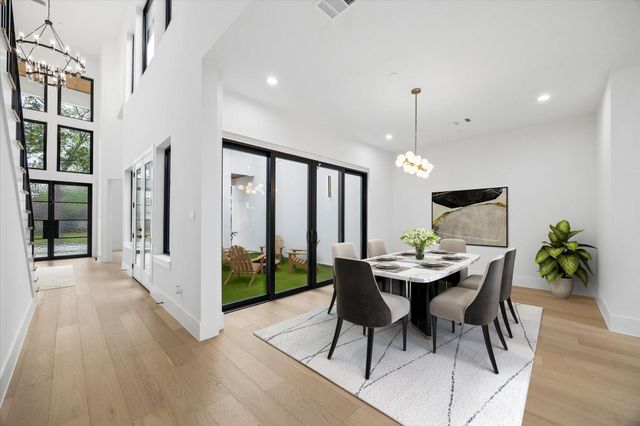 811 Woodstock, Bellaire, TX 77401