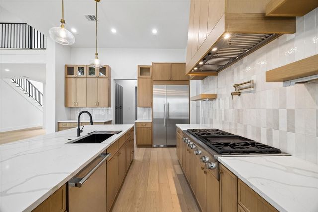 811 Woodstock, Bellaire, TX 77401