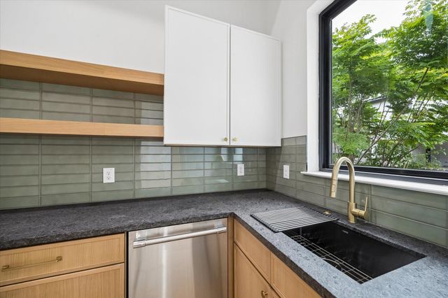 811 Woodstock, Bellaire, TX 77401
