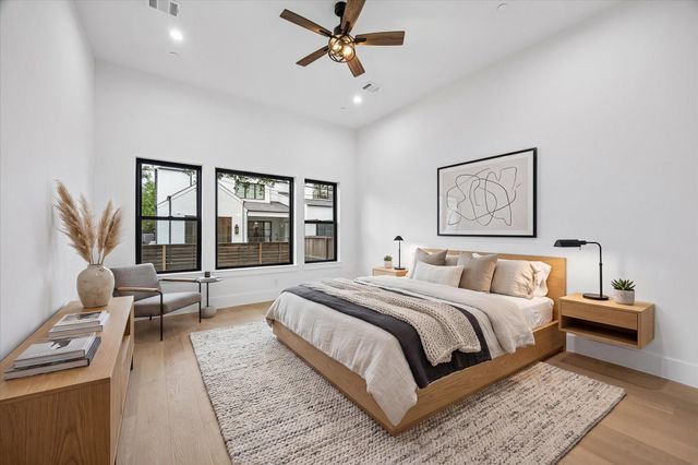 811 Woodstock, Bellaire, TX 77401