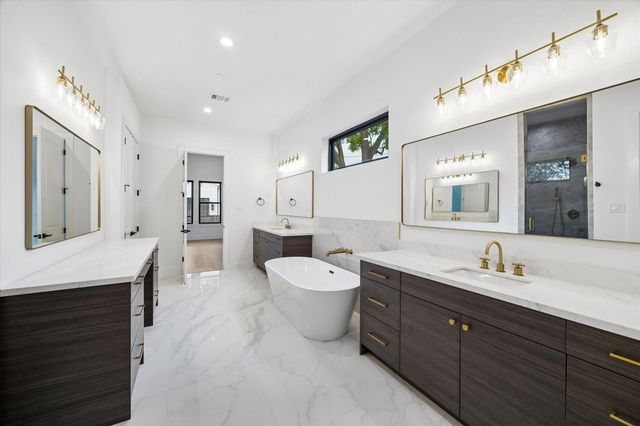 811 Woodstock, Bellaire, TX 77401