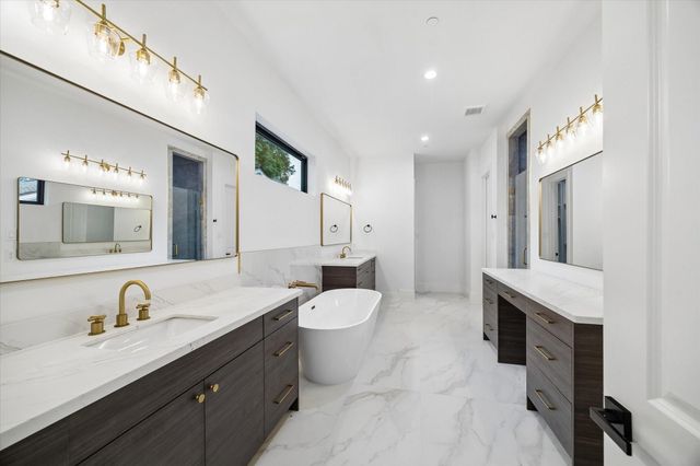 811 Woodstock, Bellaire, TX 77401