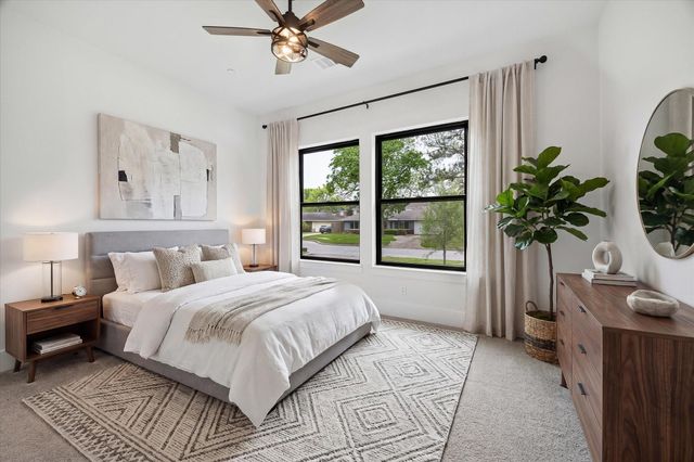811 Woodstock, Bellaire, TX 77401
