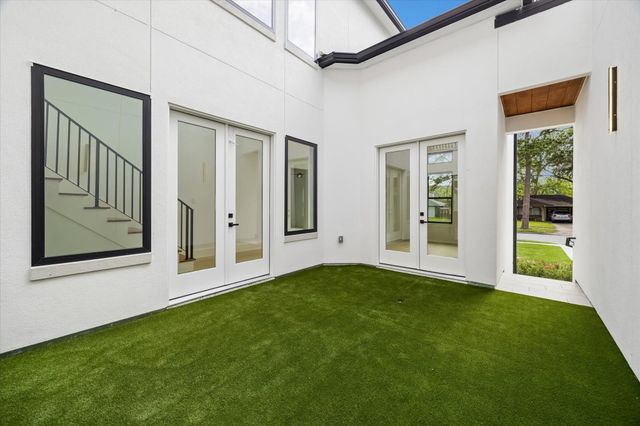 811 Woodstock, Bellaire, TX 77401