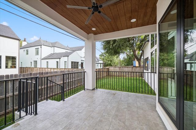 811 Woodstock, Bellaire, TX 77401