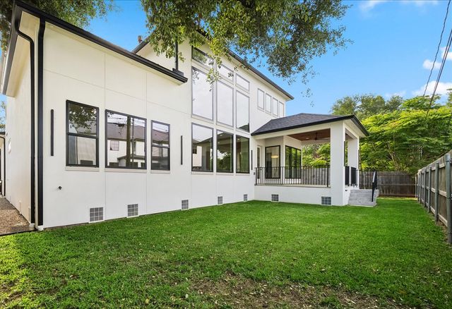 811 Woodstock, Bellaire, TX 77401