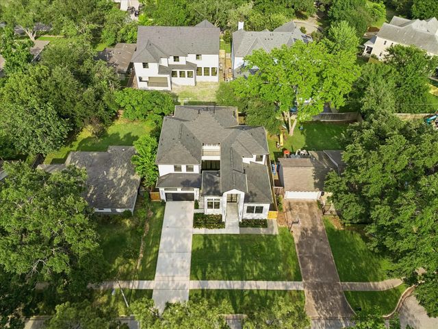811 Woodstock, Bellaire, TX 77401