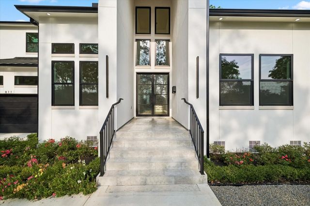 811 Woodstock, Bellaire, TX 77401