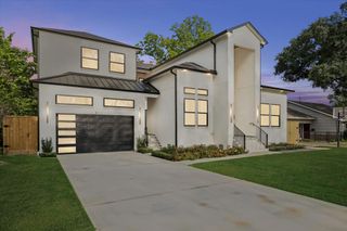 811 Woodstock, Bellaire, TX 77401