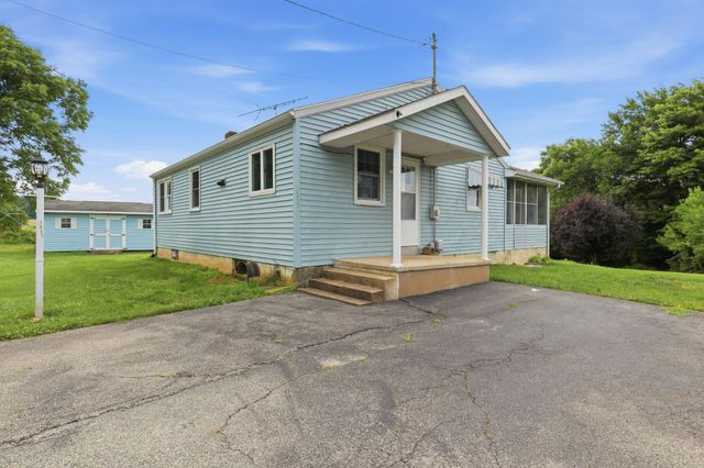 1213 S LAKE RD, Spring Grove, PA 17362