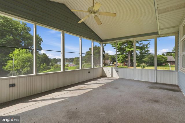 1213 S LAKE RD, Spring Grove, PA 17362