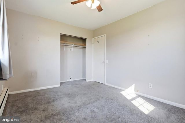1213 S LAKE RD, Spring Grove, PA 17362