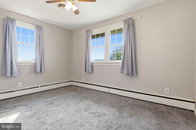 1213 S LAKE RD, Spring Grove, PA 17362