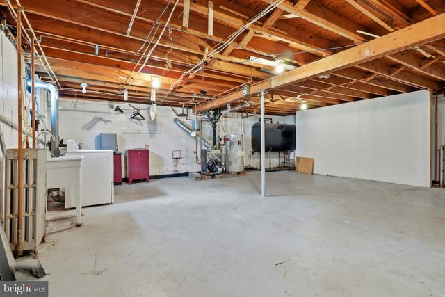 1213 S LAKE RD, Spring Grove, PA 17362