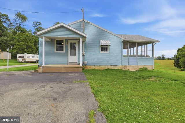 1213 S LAKE RD, Spring Grove, PA 17362
