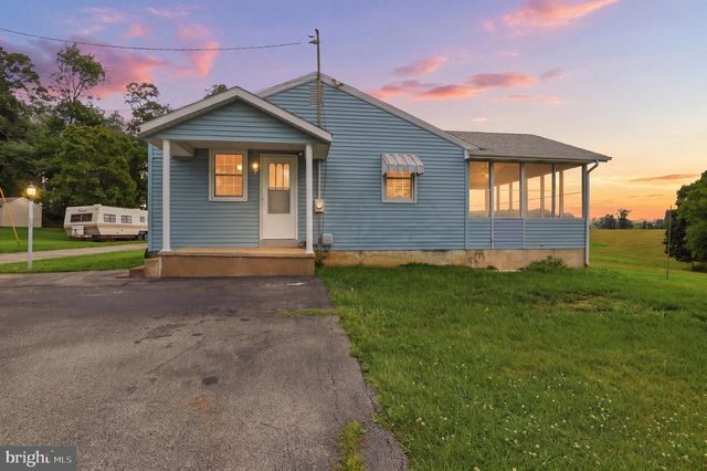 1213 S LAKE RD, Spring Grove, PA 17362