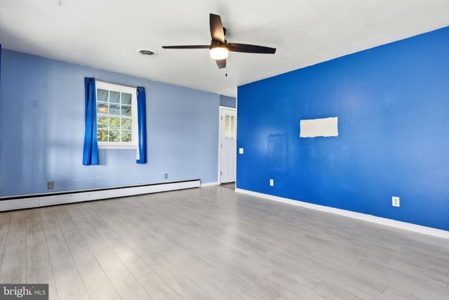 1213 S LAKE RD, Spring Grove, PA 17362