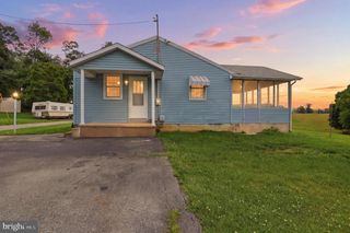 1213 S LAKE RD, Spring Grove, PA 17362