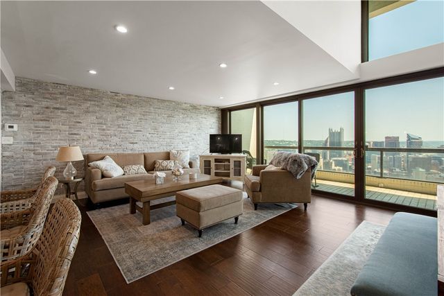 111 Grandview Ave 702, Mt Washington, PA 15211