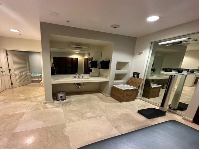 10275 Collins Ave 1428, Bal Harbour, FL 33154