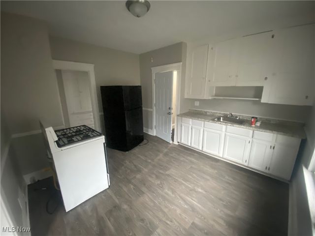 12514 Locke Avenue, Cleveland, OH 44108