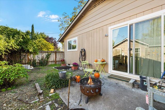 947 Murray Avenue, Medford, OR 97501