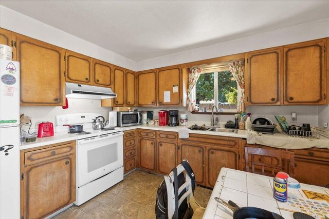 947 Murray Avenue, Medford, OR 97501