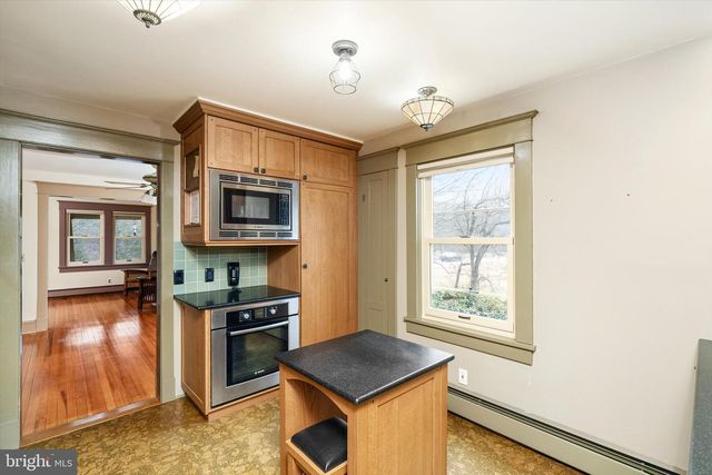 1360 EDINBURG RD, West Windsor, NJ 08550