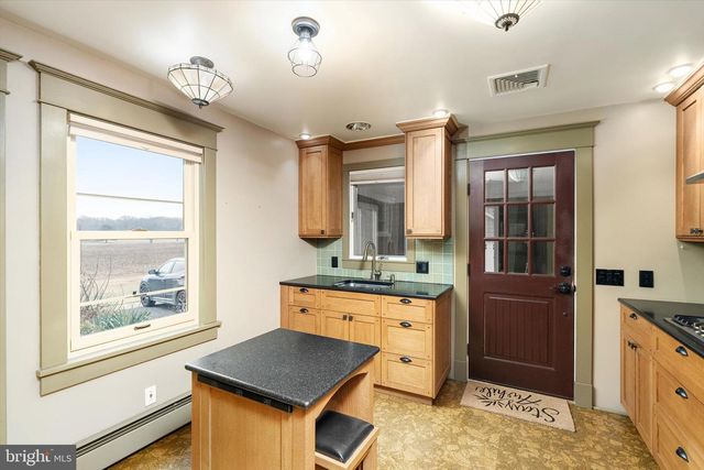 1360 EDINBURG RD, West Windsor, NJ 08550