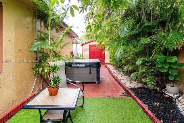 7411 W 33rd Ave, Hialeah, FL 33018